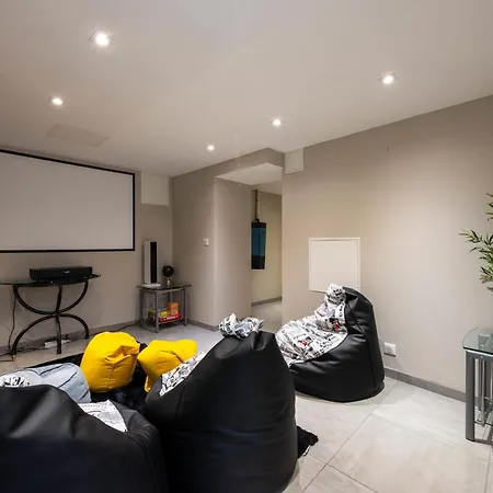 Superb 330m2 With Pool & Jacuzzi 别墅 *
