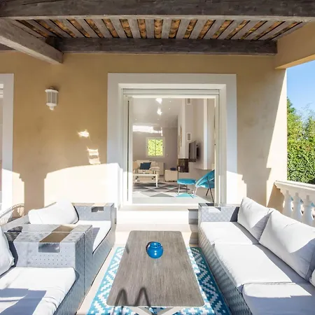 Villa 330m2 Heated Pool And Jacuzzi *