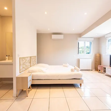 Villa 330m2 Heated Pool And Jacuzzi *