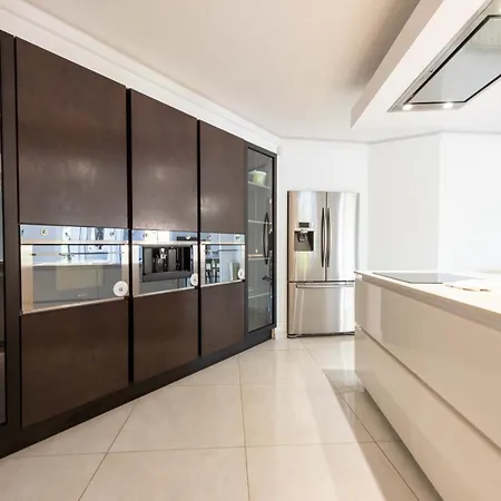 Superb 330m2 With Pool & Jacuzzi