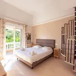 Superb 330m2 With Pool & Jacuzzi ואלאוריס