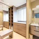 Superb 330m2 With Pool & Jacuzzi וילה