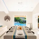 Superb 330m2 With Pool & Jacuzzi ואלאוריס