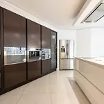 Superb 330m2 With Pool & Jacuzzi