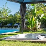 Superb 330m2 With Pool & Jacuzzi וילה ואלאוריס